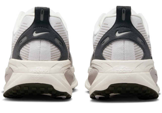 Nike Air Zoom Vomero 18 | Run Pack Summit White
